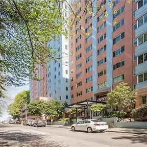 Tranquil 2br Downtown Condo, Parking, King Bed Seattle