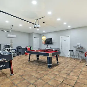 https://luxurious-villa-with-heated-pool-theatre-gym.hotelstampa.org